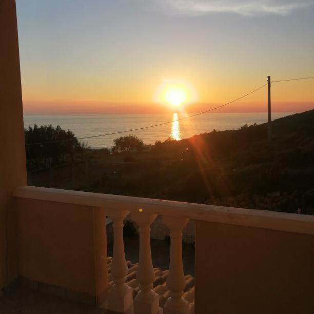 Al Faro Bed and Breakfast Realmonte Buitenkant foto